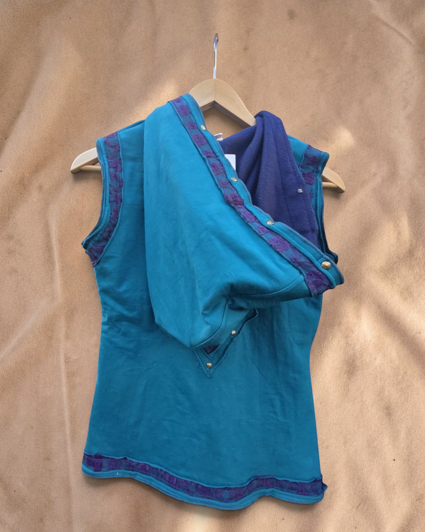 Mouwloze Hoodie Met Kap en Kant Details