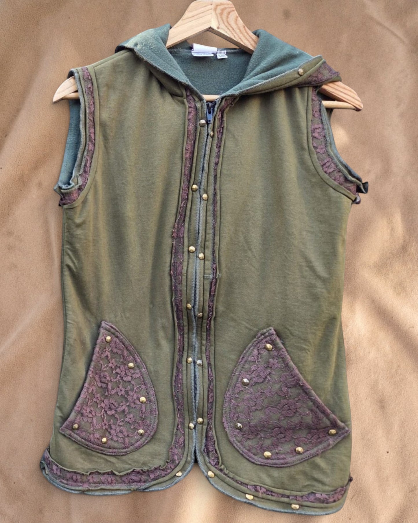 Mouwloze Hoodie Met Kap en Kant Details