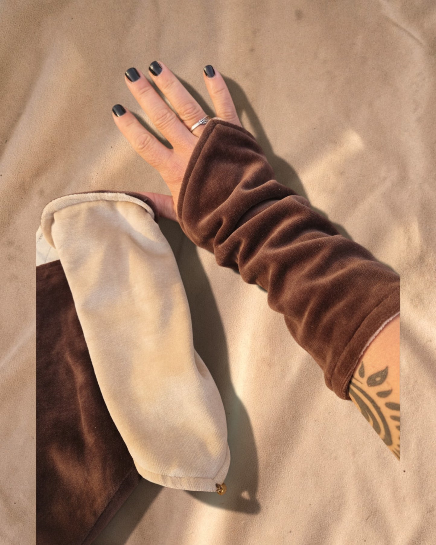 Bruin crème armwarmers