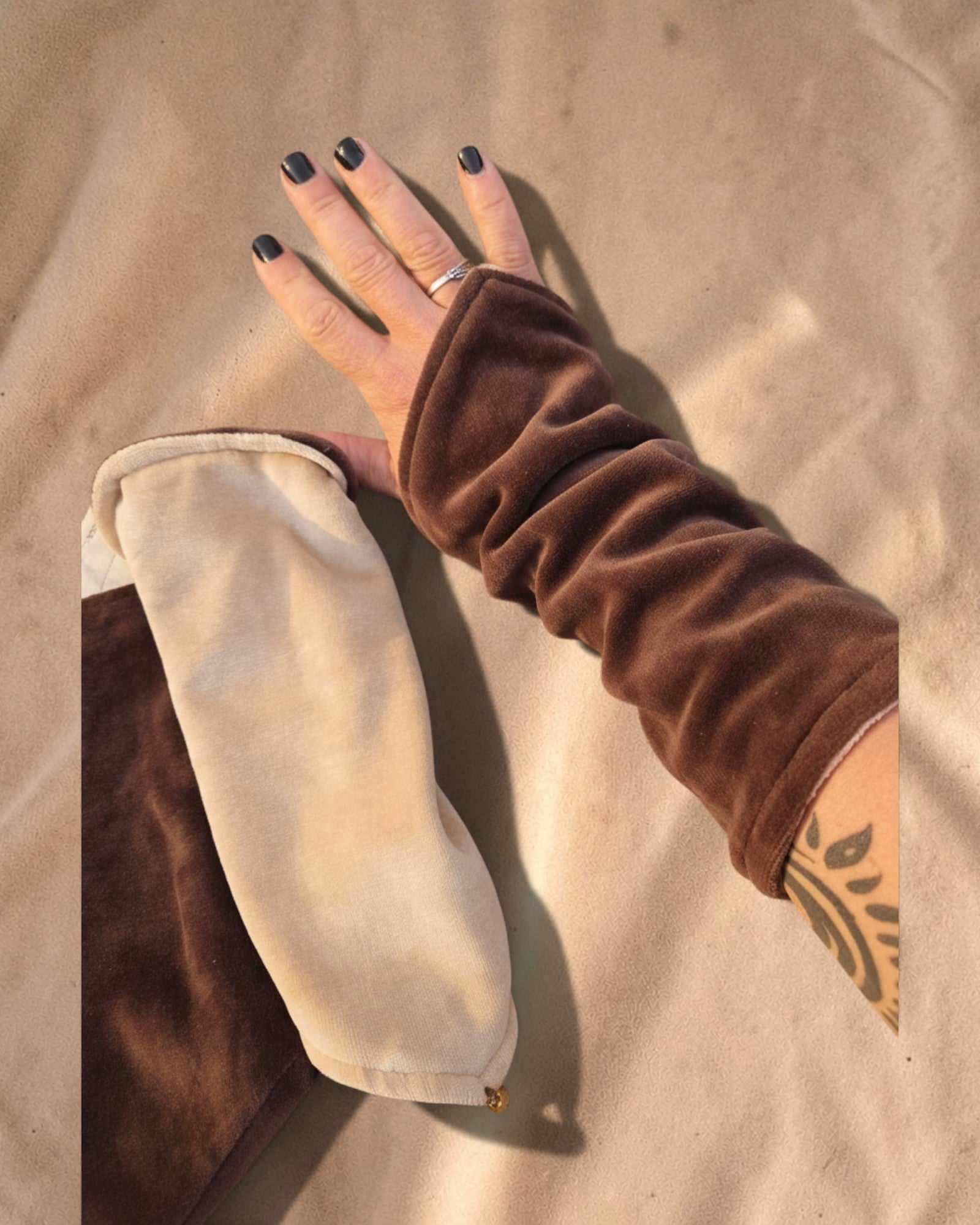Bruin crème armwarmers