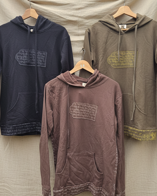 Drie hoodies linnen achtergrond