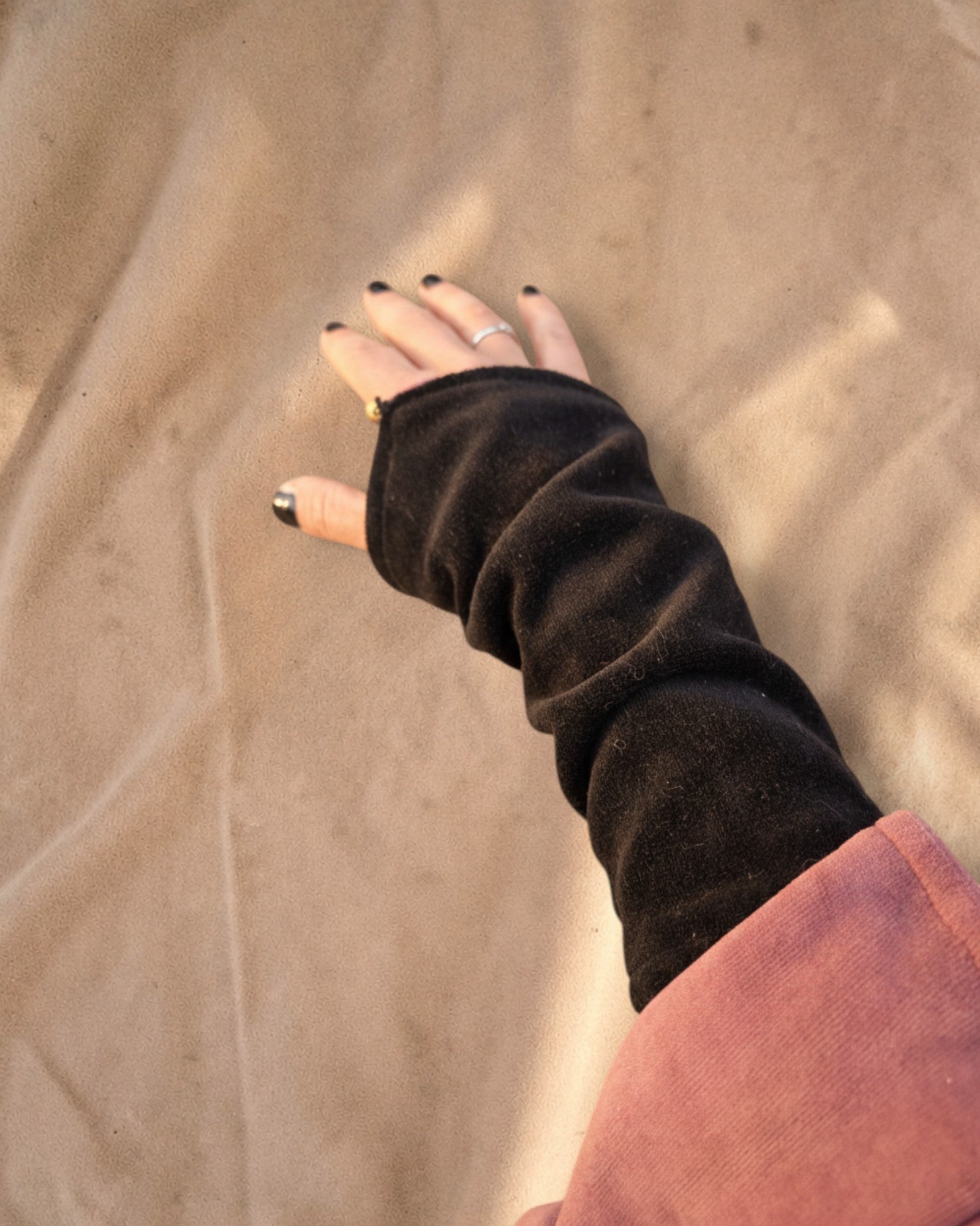 Zwart velvet armwarmer